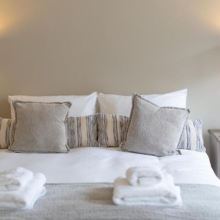The Ironmongers Boutique Accommodation Эйлшем Экстерьер фото