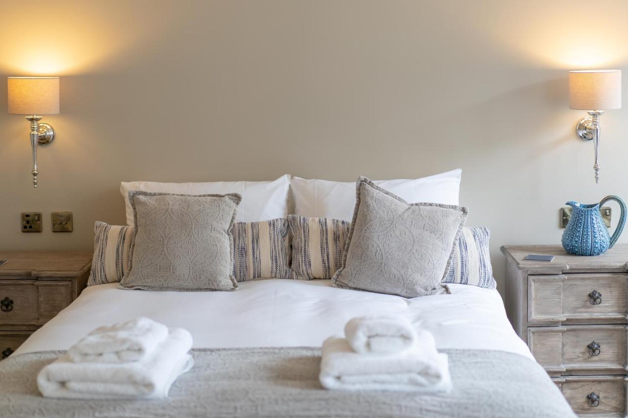 The Ironmongers Boutique Accommodation Эйлшем Экстерьер фото