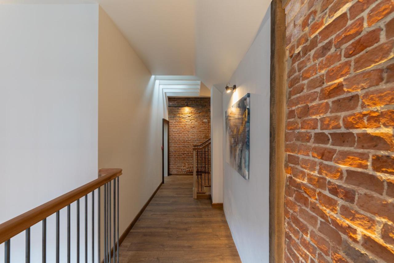 The Ironmongers Boutique Accommodation Эйлшем Экстерьер фото